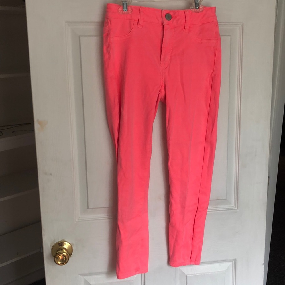 Bright pink American eagle capris